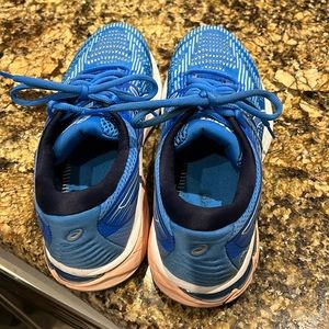 Excellent condition! ASICS GT 2000 Women’s size 9